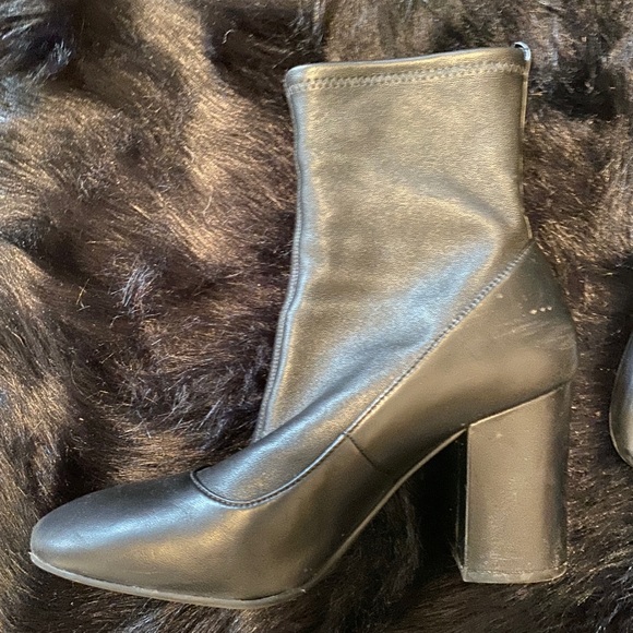 giana stretch bootie